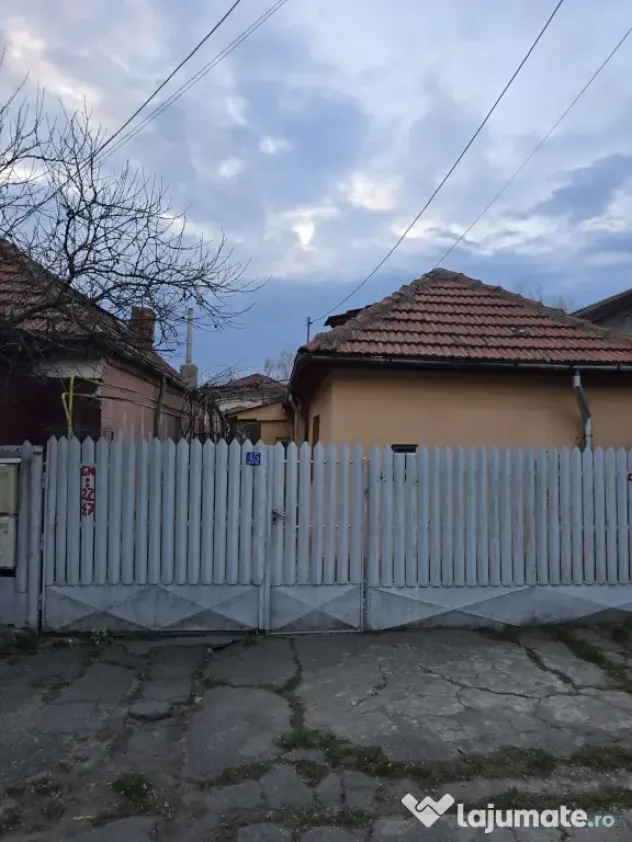 Casa de vanzare in cartier 23 August