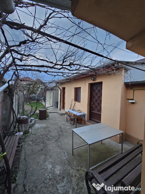 Casa de vanzare in cartier 23 August