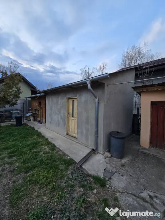 Casa de vanzare in cartier 23 August