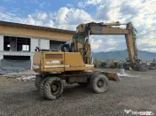 Dezmembrez excavator pe roti Liebherr 902 