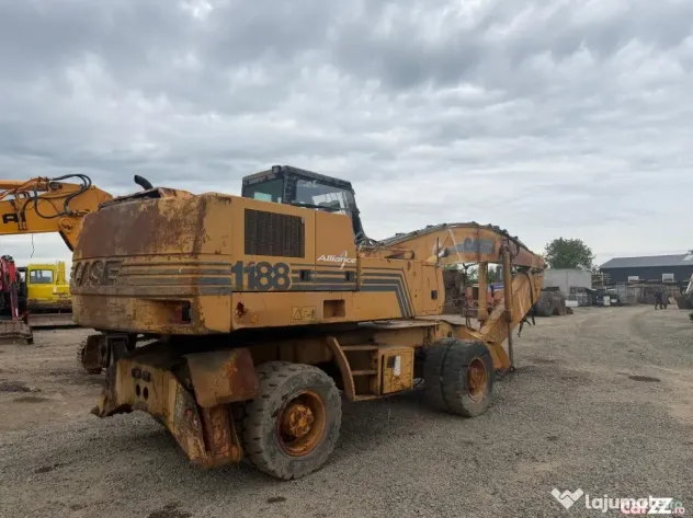 Cabina excavator pe roti Case 1188 piese