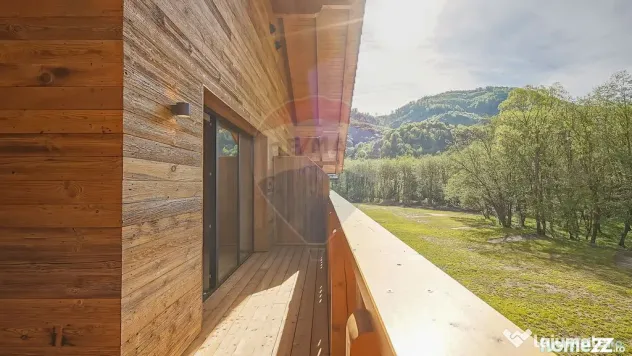 La poalele Bucegilor, ultimul chalet din proiectul Alpini...