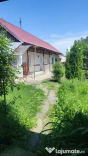 Casă bătrânească în Davideni – curte generoasă de 2. 