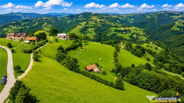 FILM! Cu view panoramic la 360 grade, teren 10.335 mp, Poian
