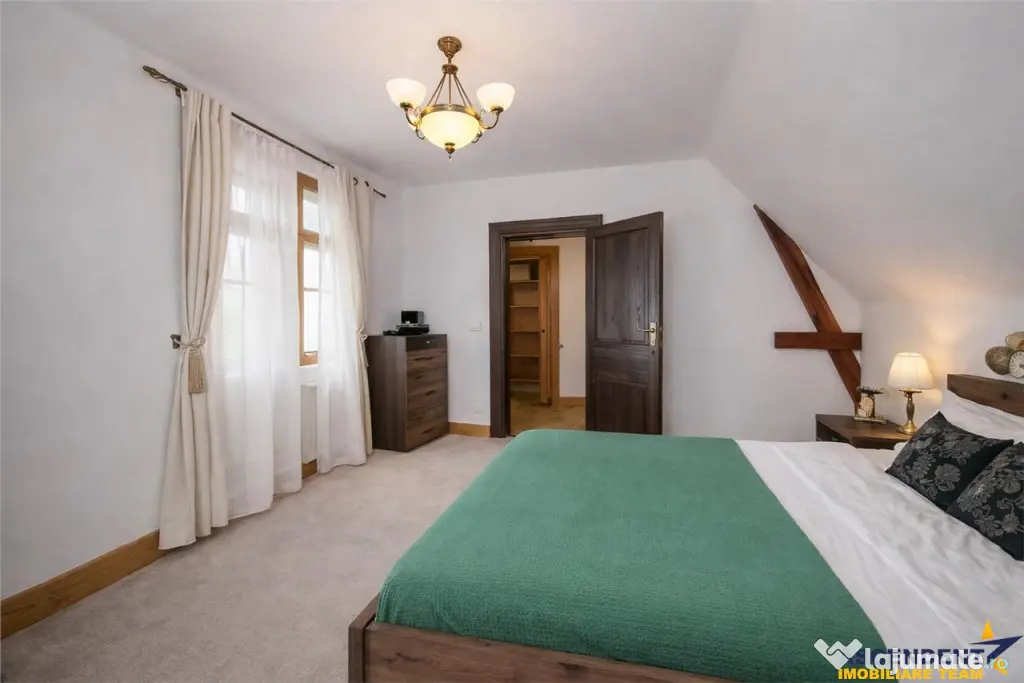 Apartament in vila cu amprenta istorica,180mp,gradina,pod,Ce