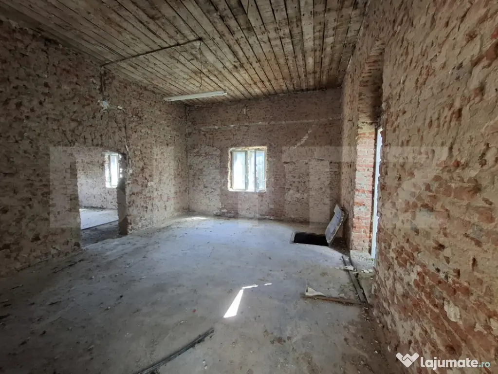 Spațiu comercial de vanzare,244mp,zona de centru in Ardud