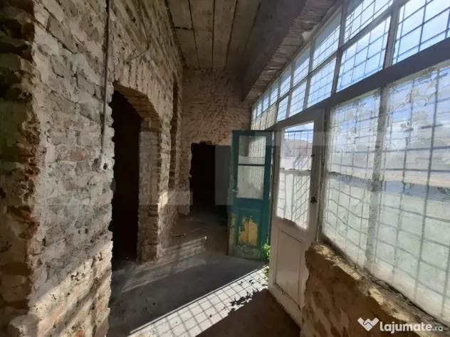 Spațiu comercial de vanzare,244mp,zona de centru in Ardud