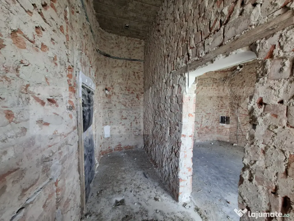 Spațiu comercial de vanzare,244mp,zona de centru in Ardud