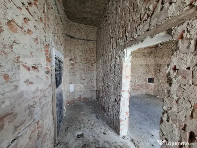 Spațiu comercial de vanzare,244mp,zona de centru in Ardud