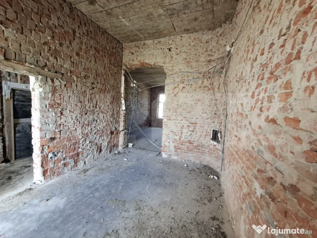 Spațiu comercial de vanzare,244mp,zona de centru in Ardud