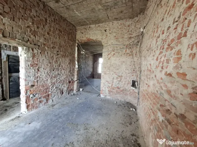 Spațiu comercial de vanzare,244mp,zona de centru in Ardud