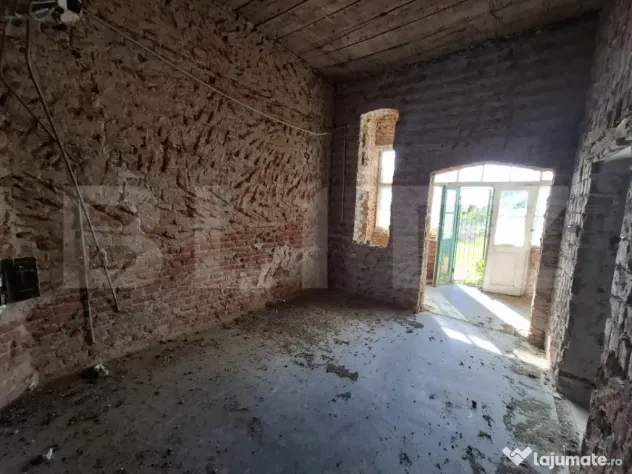 Spațiu comercial de vanzare,244mp,zona de centru in Ardud