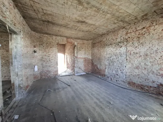 Spațiu comercial de vanzare,244mp,zona de centru in Ardud