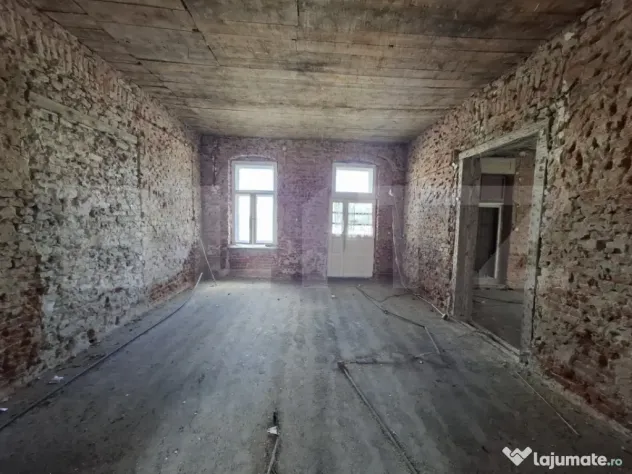 Spațiu comercial de vanzare,244mp,zona de centru in Ardud