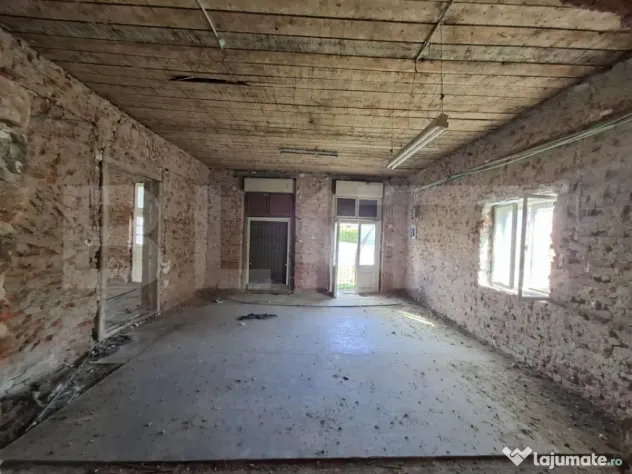 Spațiu comercial de vanzare,244mp,zona de centru in Ardud