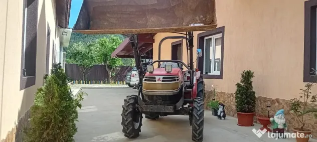 Tractor Mitsubishi 4x4 cu încărcător frontal