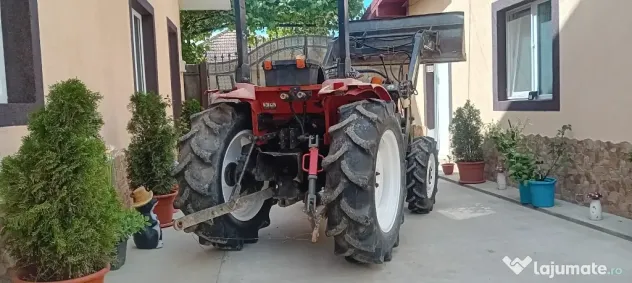 Tractor Mitsubishi 4x4 cu încărcător frontal