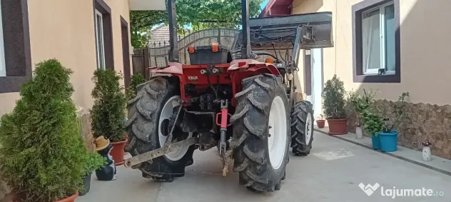 Tractor Mitsubishi 4x4 cu încărcător frontal