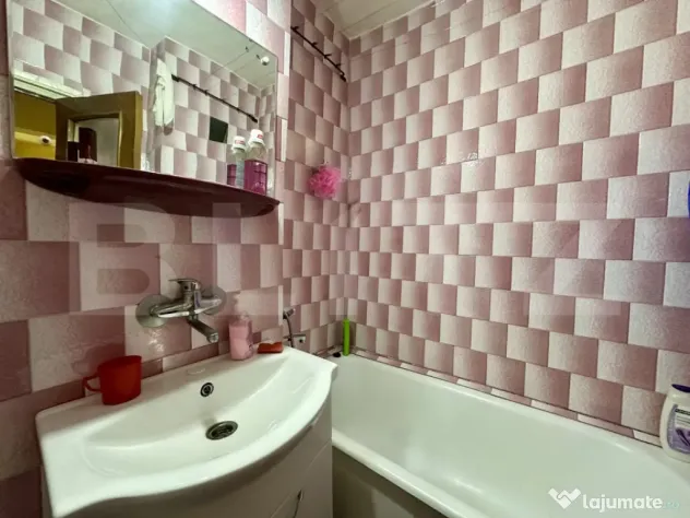 Apartament 2 camere decomandate, potențial excelent, zona