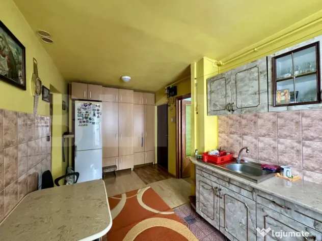 Apartament 2 camere decomandate, potențial excelent, zona