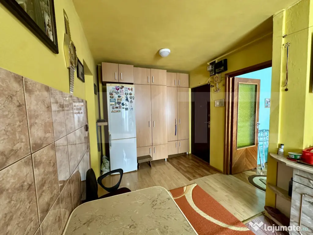 Apartament 2 camere decomandate, potențial excelent, zona