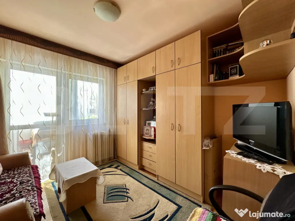 Apartament 2 camere decomandate, potențial excelent, zona