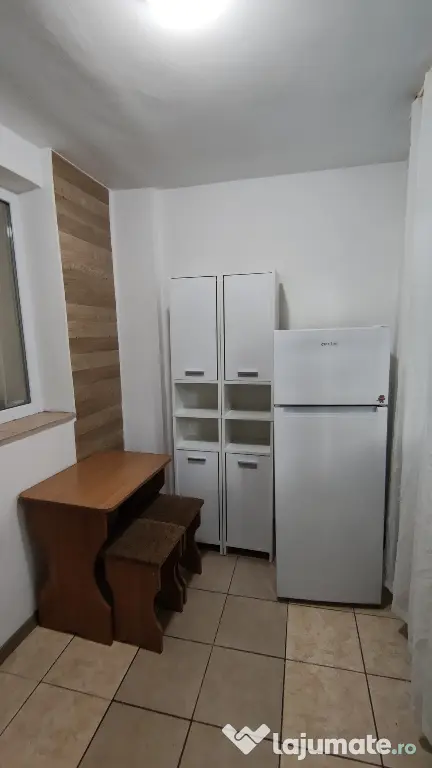 Închiriez garsonieră Razboieni