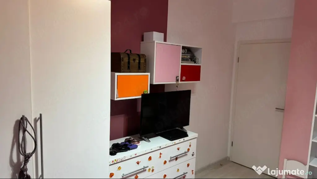 Apartament spatios 3 camere| Decomandat| Balcon 6 mp | Tractorul