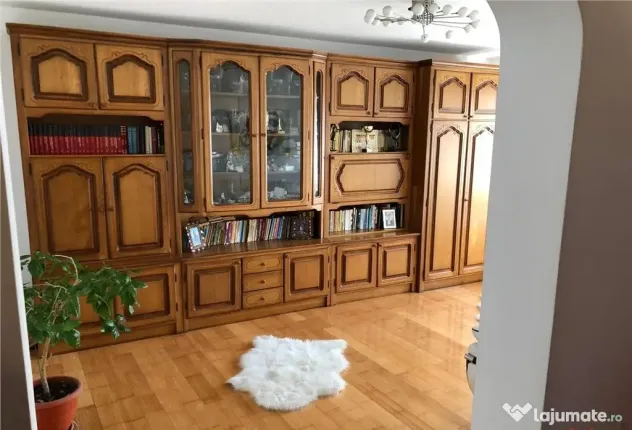 Apartament 3 camere, zona Centrala , etaj 4, renovat si mobilat