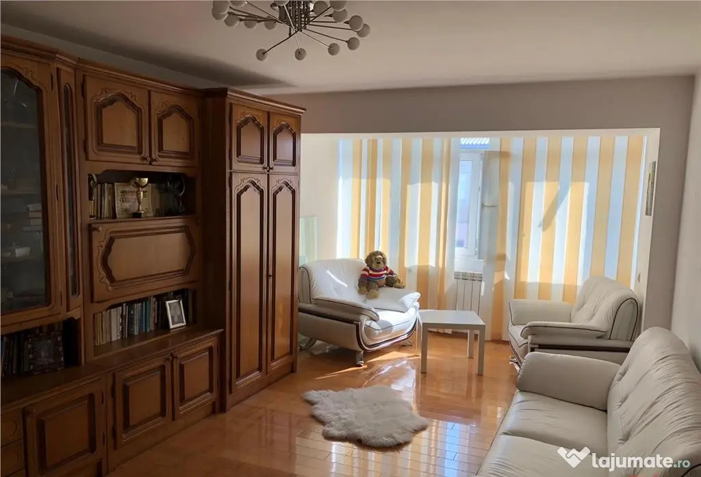 Apartament 3 camere, zona Centrala , etaj 4, renovat si mobilat