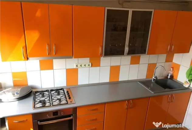 Apartament 3 camere, zona Centrala , etaj 4, renovat si mobilat