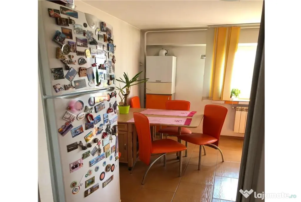 Apartament 3 camere, zona Centrala , etaj 4, renovat si mobilat