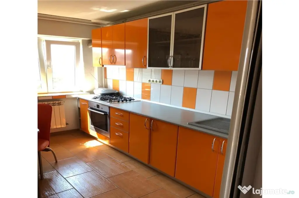 Apartament 3 camere, zona Centrala , etaj 4, renovat si mobilat