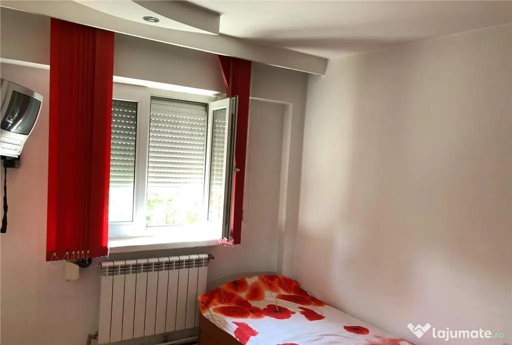 Apartament 3 camere, zona Centrala , etaj 4, renovat si mobilat