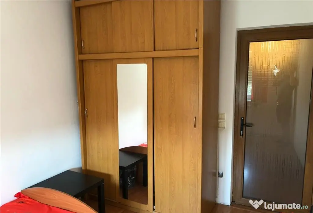 Apartament 3 camere, zona Centrala , etaj 4, renovat si mobilat