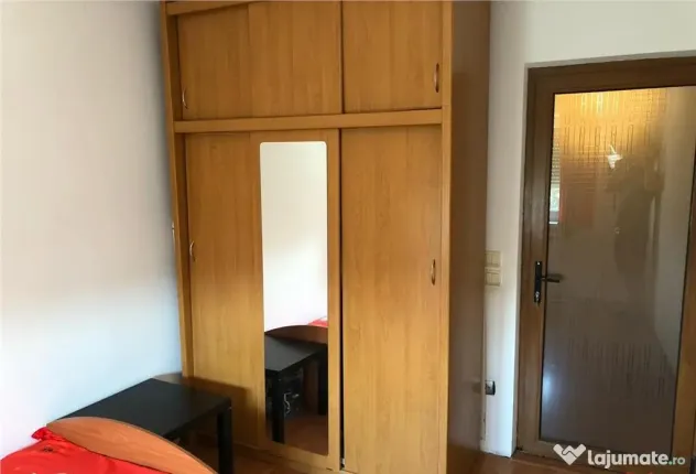 Apartament 3 camere, zona Centrala , etaj 4, renovat si mobilat