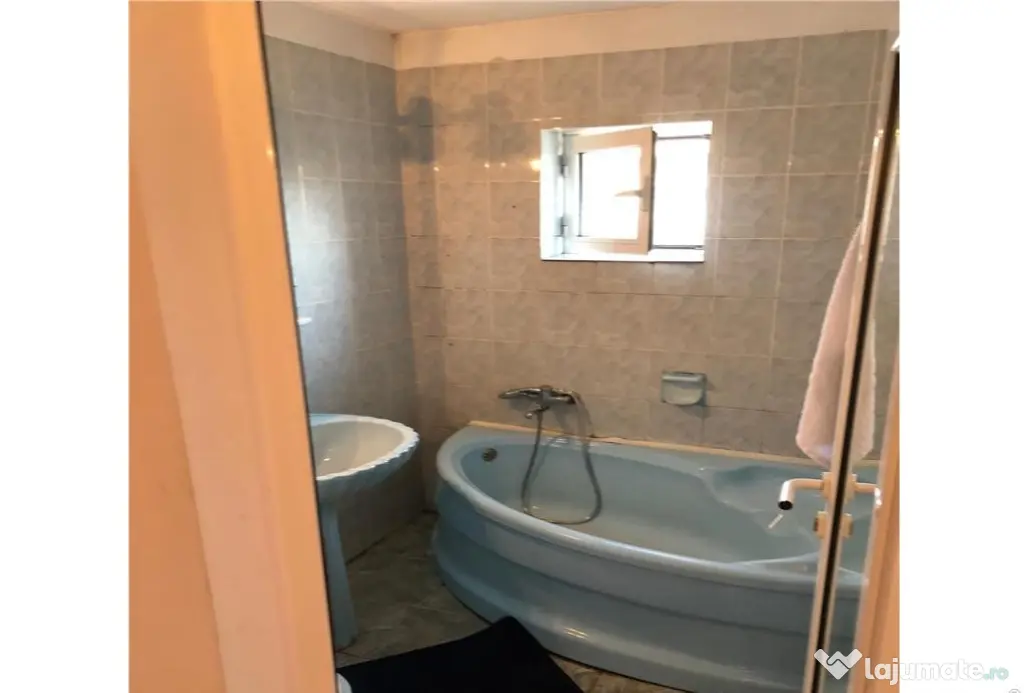Apartament 3 camere, zona Centrala , etaj 4, renovat si mobilat