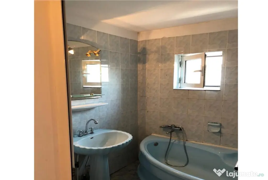 Apartament 3 camere, zona Centrala , etaj 4, renovat si mobilat