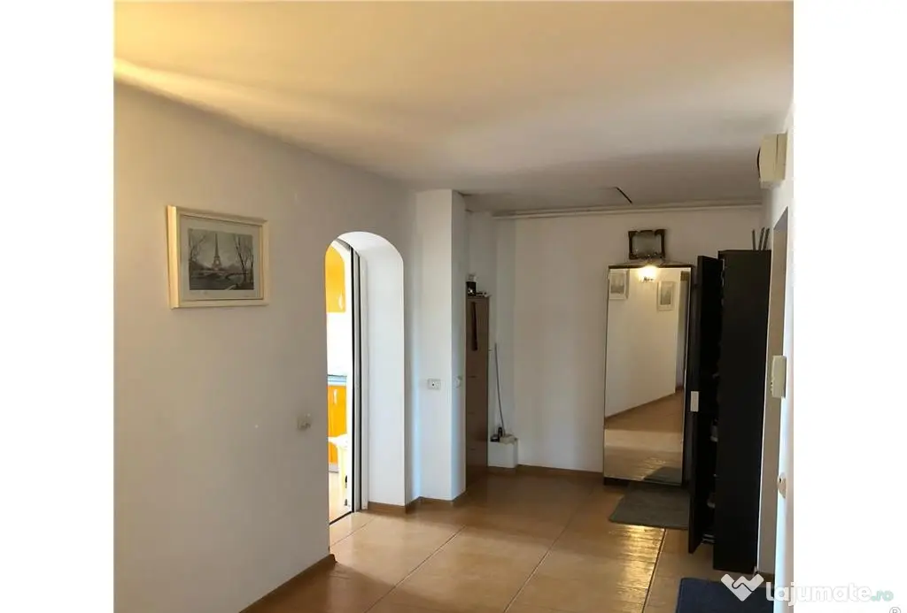 Apartament 3 camere, zona Centrala , etaj 4, renovat si mobilat