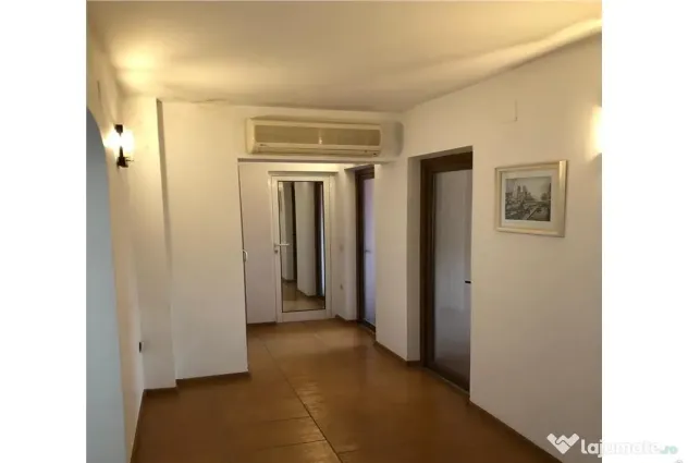 Apartament 3 camere, zona Centrala , etaj 4, renovat si mobilat