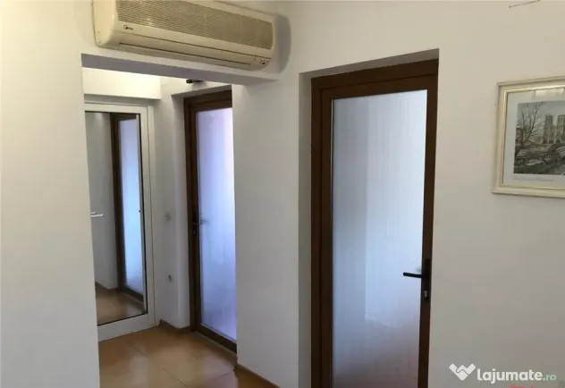 Apartament 3 camere, zona Centrala , etaj 4, renovat si mobilat