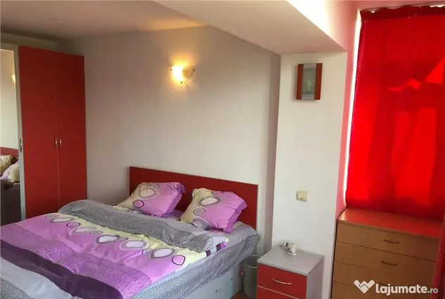 Apartament 3 camere, zona Centrala , etaj 4, renovat si mobilat