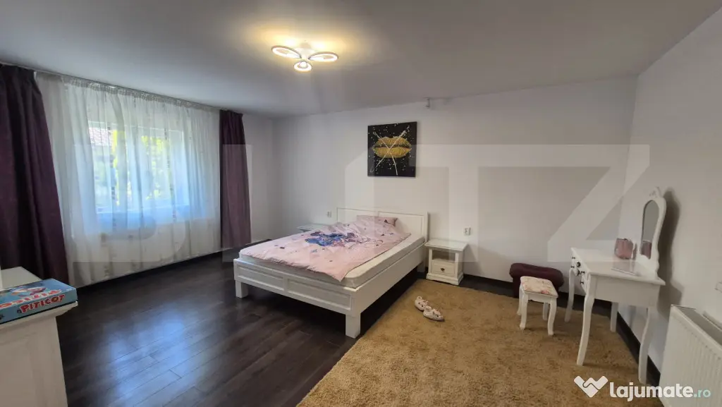 Casa cu 3 camere, 200 mp, teren 3286 mp, localitatea Jankmaj