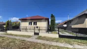 Casa cu 3 camere, 200 mp, teren 3286 mp, localitatea Jankmaj