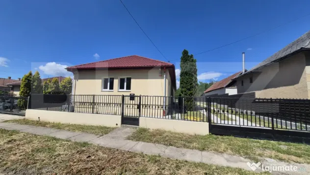 Casa cu 3 camere, 200 mp, teren 3286 mp, localitatea Jankmaj