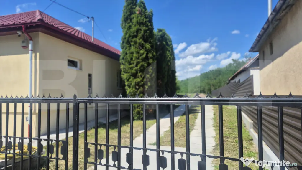Casa cu 3 camere, 200 mp, teren 3286 mp, localitatea Jankmaj