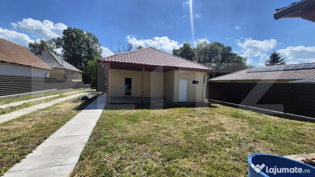 Casa cu 3 camere, 200 mp, teren 3286 mp, localitatea Jankmaj