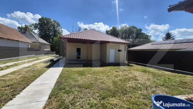 Casa cu 3 camere, 200 mp, teren 3286 mp, localitatea Jankmaj