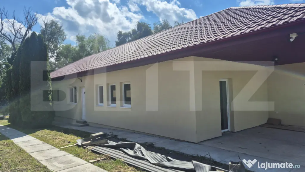 Casa cu 3 camere, 200 mp, teren 3286 mp, localitatea Jankmaj