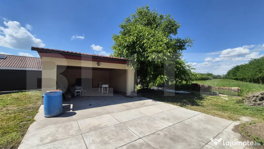 Casa cu 3 camere, 200 mp, teren 3286 mp, localitatea Jankmaj